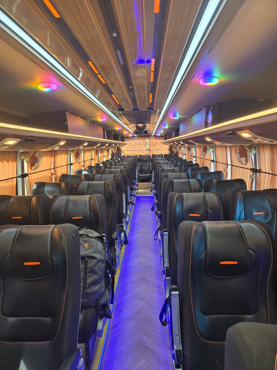 Maharaja Comfort 21 – 2×1 AC Luxurious Coach